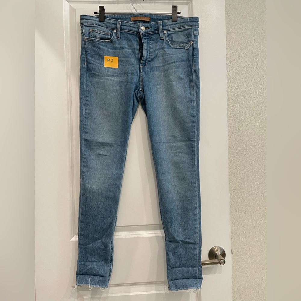 Joe’s Brand Jeans! Size 31. The Icon- Mid Rise Skinny. Great condition!